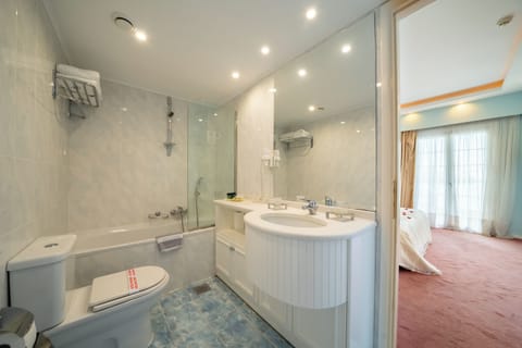 Suite, Sea View | Bathroom | Bathtub, deep soaking tub, free toiletries, hair dryer