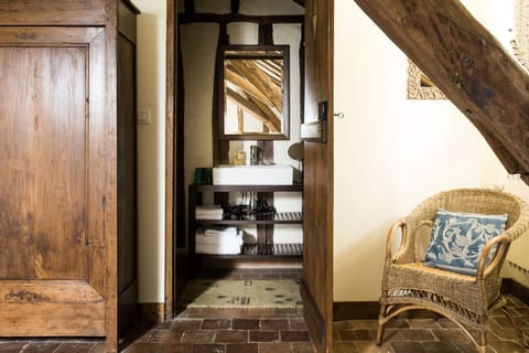 Double Room | Bathroom sink