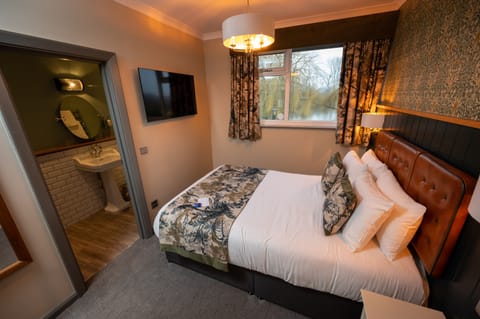 Double Room with a View | Iron/ironing board, free WiFi, bed sheets