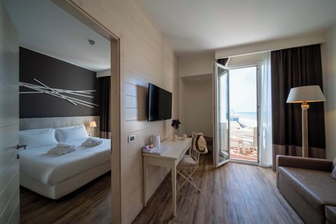 SUITE | In-room safe, desk, iron/ironing board, cribs/infant beds