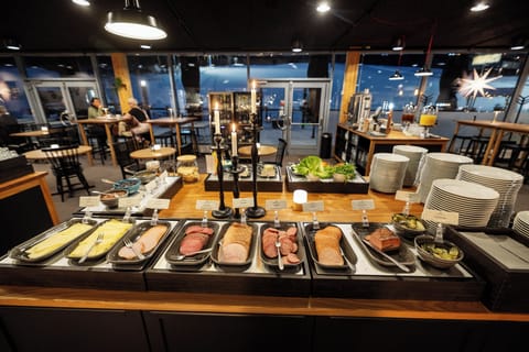 Free daily buffet breakfast