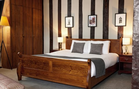 Superior Room | Desk, iron/ironing board, free cribs/infant beds, free WiFi