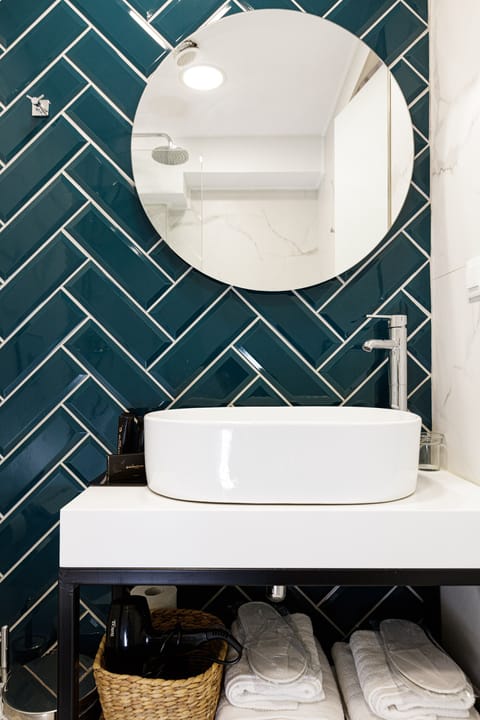 Economy Room | Bathroom | Shower, free toiletries, hair dryer, bathrobes