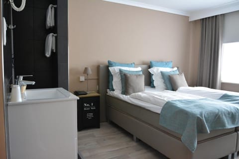 Premium bedding, down comforters, desk, blackout drapes