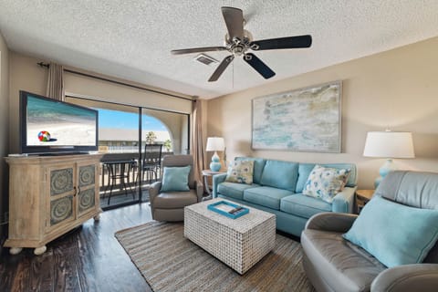 Welcome to Las Palmas 210!