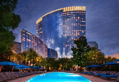 3 outdoor pools, open 9:00 AM to 7:00 PM, cabanas (surcharge)