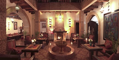 4 bars/lounges