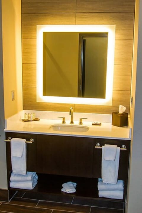 Standard Room, 2 Queen Beds | Bathroom sink