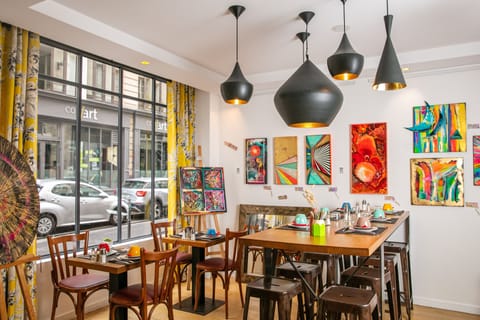 Daily continental breakfast (EUR 16 per person)