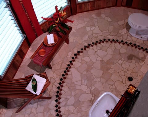 Traditional Cabin, 1 Bedroom, Balcony (Bird Walk) | Bathroom | Shower, free toiletries