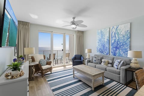 24-Majestic-Sun-1004A-Living