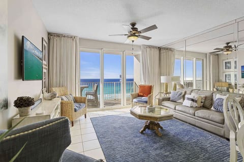 24-Majestic-Sun-602B-Living