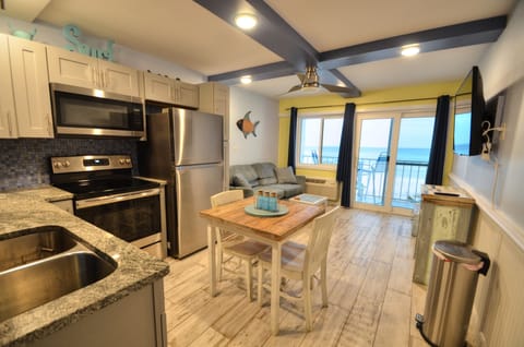 Main living area and gulf view!

