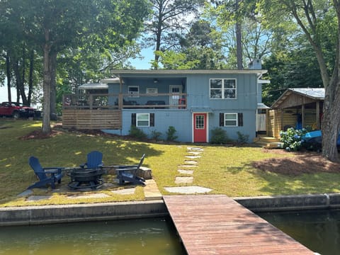 Fabulous firepit right on the water.