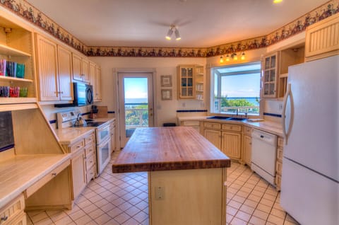 Full kitchen stocked ready for you and your guests.