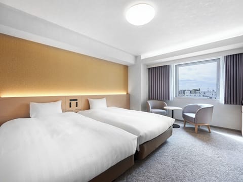 Desk, blackout drapes, free WiFi, bed sheets