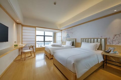 Superior Twin Room | Desk, blackout drapes, WiFi (free)