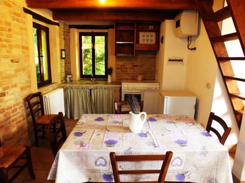 Exclusive Apartment, 3 Bedrooms | Desk, free WiFi, bed sheets