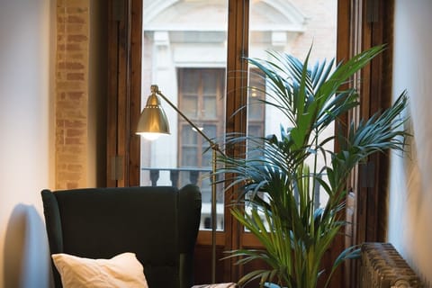 Suite, Balcony | Blackout drapes, iron/ironing board, free WiFi, bed sheets