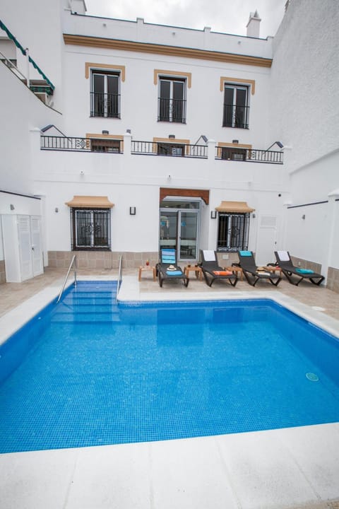 Outdoor pool, sun loungers