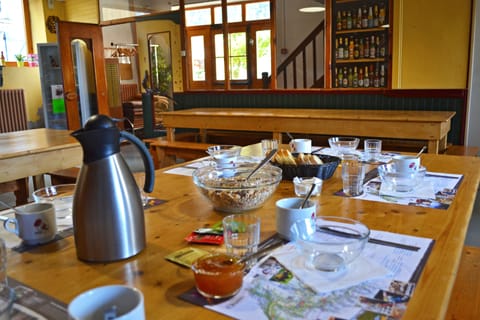 Daily buffet breakfast for a fee