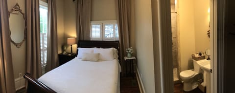 Deluxe Suite, 1 Queen Bed, Private Bathroom, Ground Floor | Minibar, soundproofing, iron/ironing board, WiFi (free)