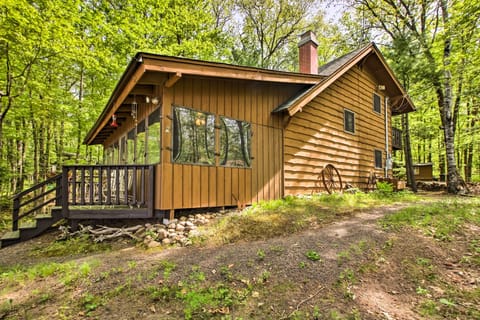 Cumberland Vacation Rental | 3BR | 1.5BA | Stairs Required | 1,300 Sq Ft