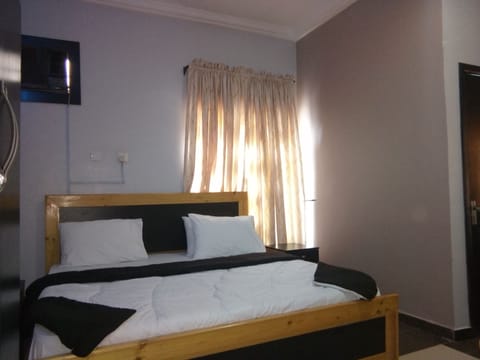Standard Room | Desk, free WiFi, bed sheets