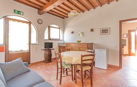 Comfort Villa, 5 Bedrooms | Living area | Flat-screen TV, fireplace