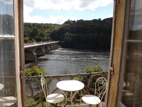 Deluxe Double Room, 1 King Bed, Balcony, River View | Balcony