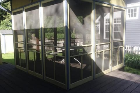 screened-in porch