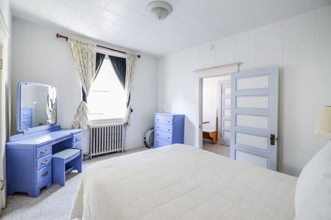 Brown & Hawkins Apartment 3
Bedroom