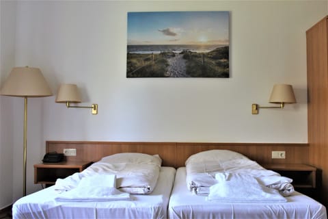Double or Twin Room | Desk, soundproofing, iron/ironing board, free WiFi