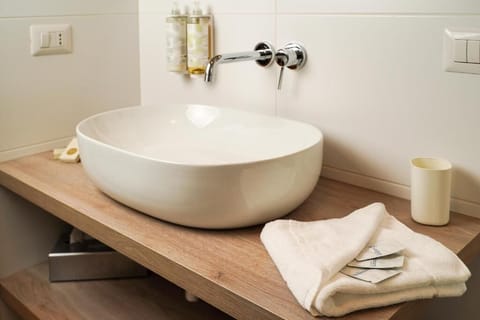 Deep soaking tub, rainfall showerhead, free toiletries, hair dryer