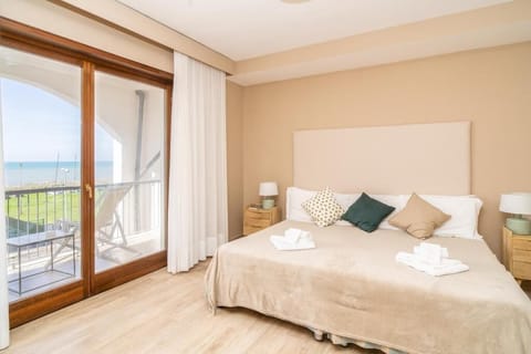 Frette Italian sheets, premium bedding, pillowtop beds, minibar