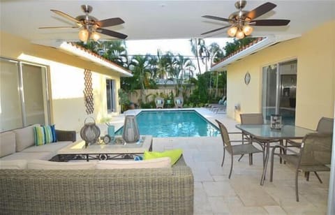 Spectacular Poolside Lounge Early Evening Relaxtion...