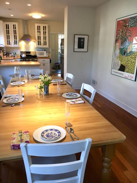 Dining room/kitchen area