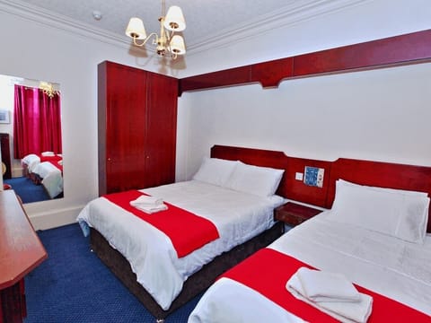 Standard Suite, Ensuite | Hypo-allergenic bedding, free WiFi, bed sheets