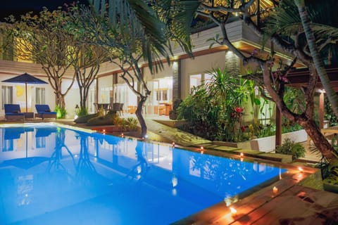 Outdoor pool, sun loungers