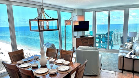 Living Room and dinning room with a spectacular view of the ocean. 