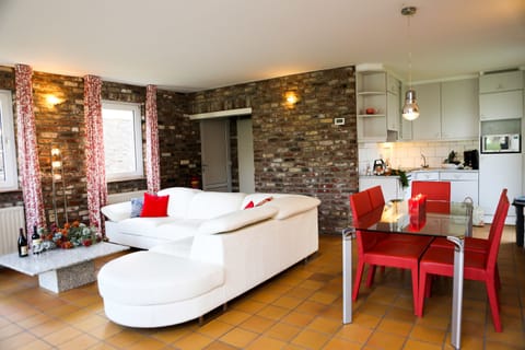 Deluxe Bungalow, 3 Bedrooms | In-room dining