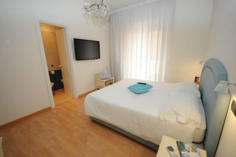Double or Twin Room | Premium bedding, desk, free WiFi, bed sheets