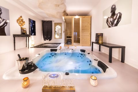 Sauna, hot tub, body treatments, hydrotherapy, aromatherapy, body wraps