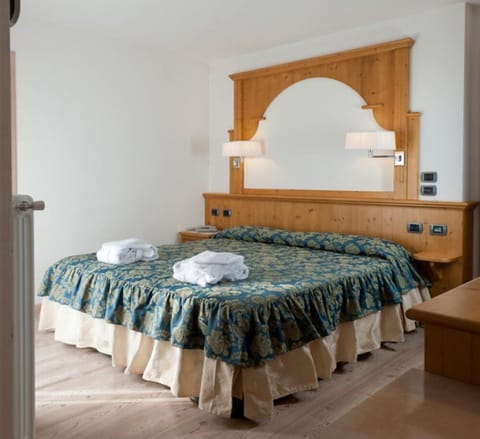 In-room safe, desk, blackout drapes, soundproofing