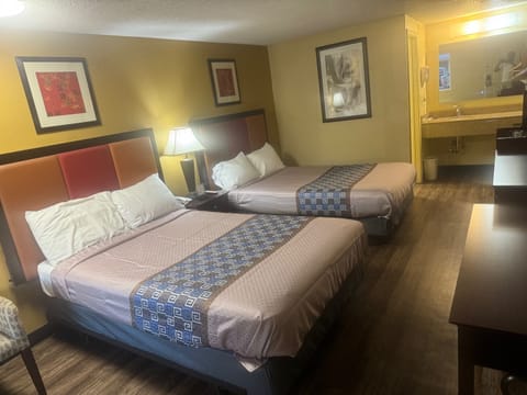 Basic Double Room Single Use | Desk, free WiFi, bed sheets