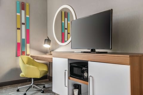 In-room safe, free WiFi, bed sheets