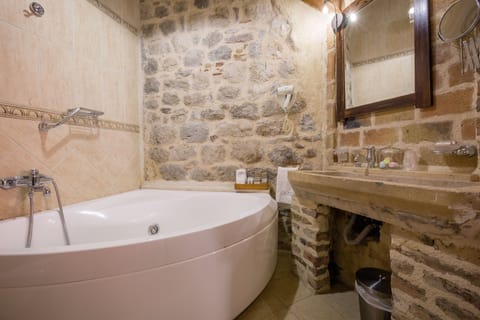 Studio | Bathroom | Free toiletries, hair dryer, bathrobes, slippers