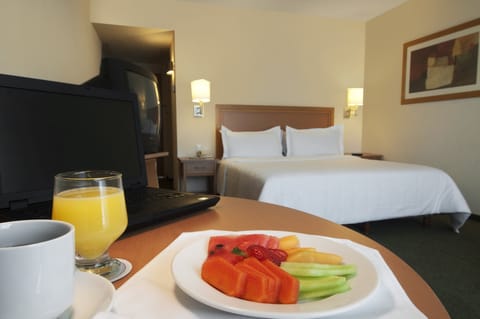 Superior Room, 1 King Bed | Hypo-allergenic bedding, in-room safe, desk, blackout drapes