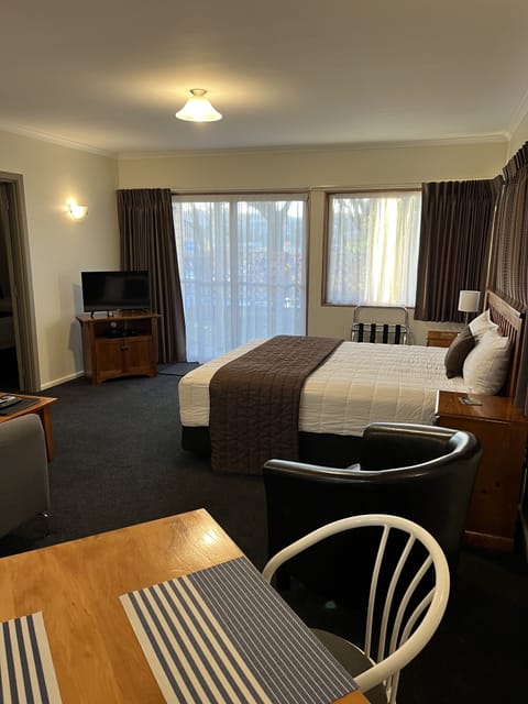 One Bedroom Family Unit with Kitchen | Iron/ironing board, free WiFi, bed sheets