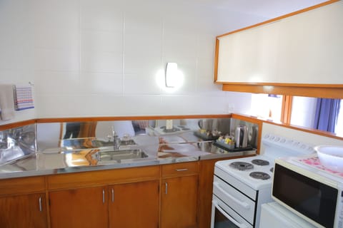 Apartment, 2 Bedrooms | Private kitchen | Fridge, microwave, electric kettle, toaster